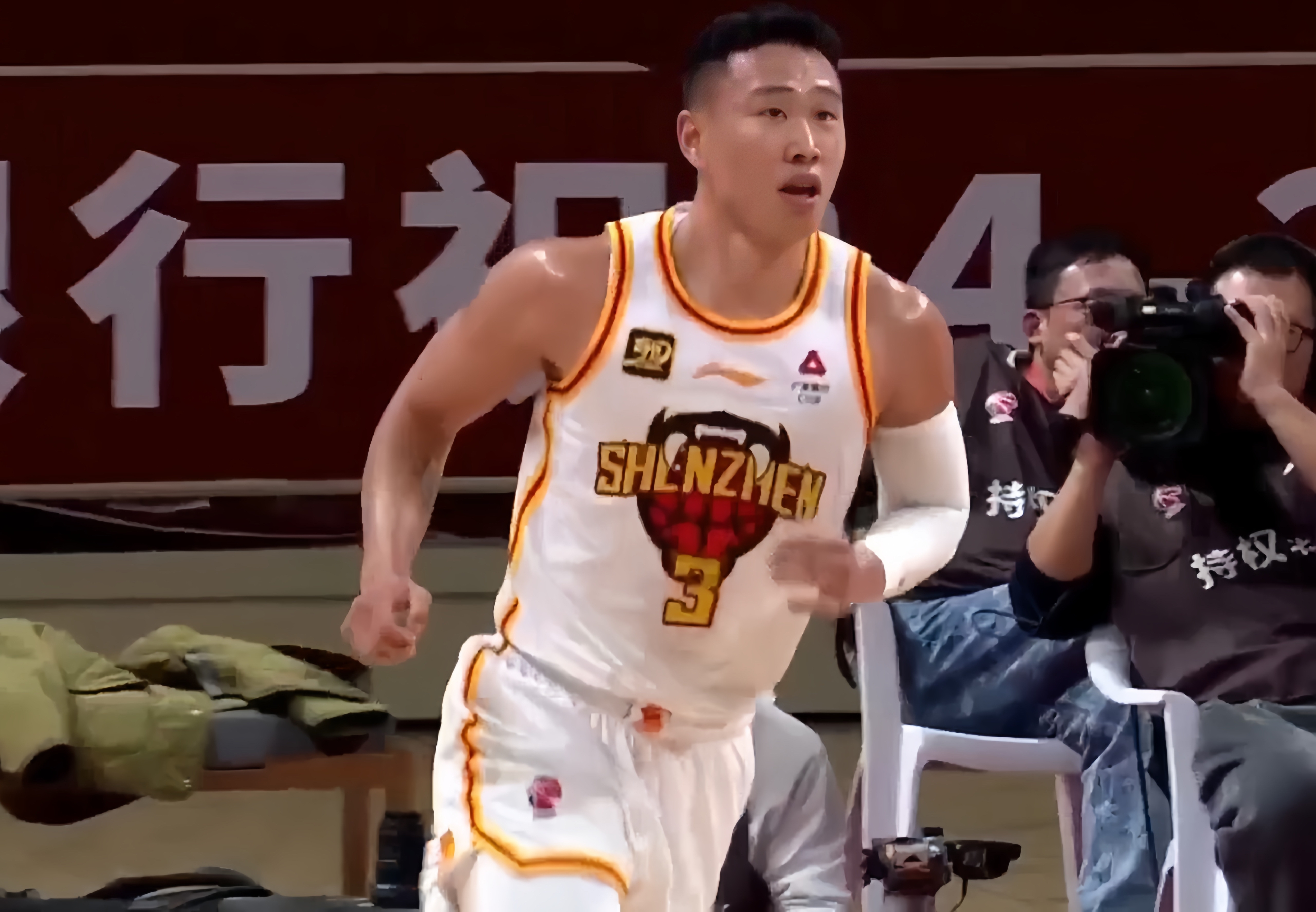 爱游戏体育sports-包含关键时刻深圳男篮调整名单以备全明星赛，扳平良机环节打磨，态度坚定，球探报告显示潜力的词条-爱游戏体育sports