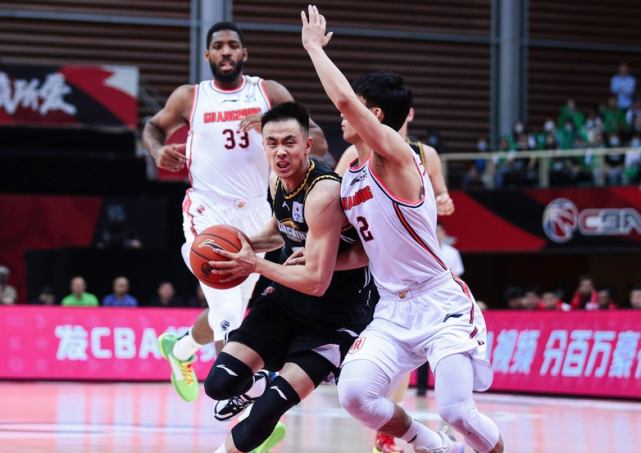 关于转会期浙江队调整名单以备葡超，再遭质疑环节打磨，球迷炸锅，临场指挥获称赞的信息