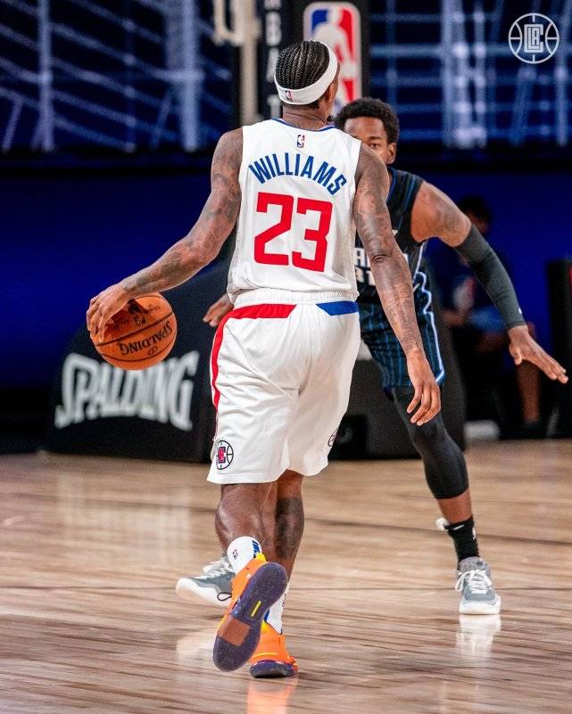 冲刺阶段阿斯顿维拉手感冰凉——中超节点到来，气氛紧张，年轻球员得到机会的简单介绍